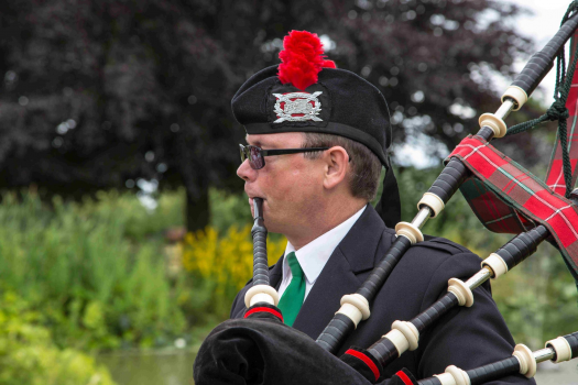 Mike Simmons Bagpiper